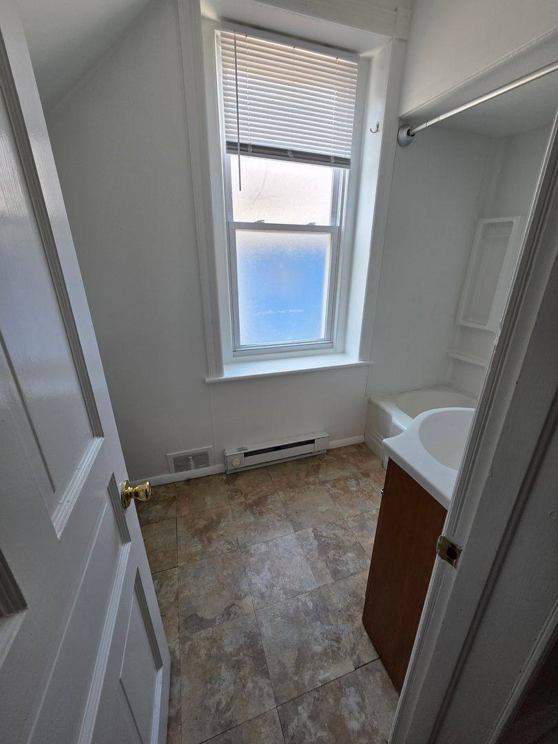 Apartment for rent at 5 Huntingdon Pike, Jenkintown, PA 19046