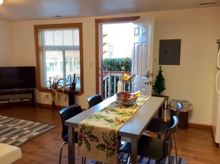 Apartment for rent at 1401-1409 NE 56th St, Seattle, WA 98105