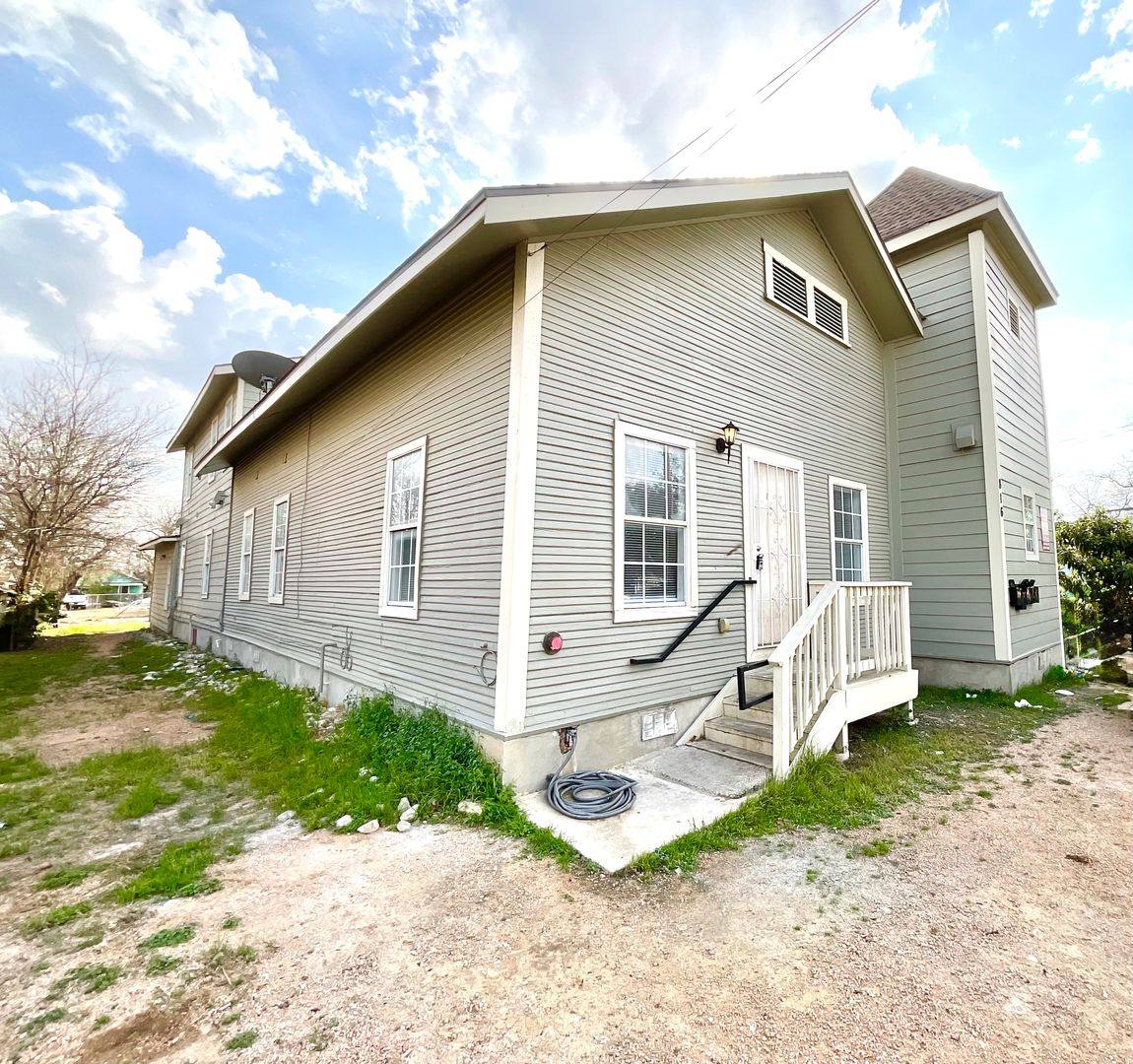 Apartment for rent at 816 Rivas St, San Antonio, TX 78207