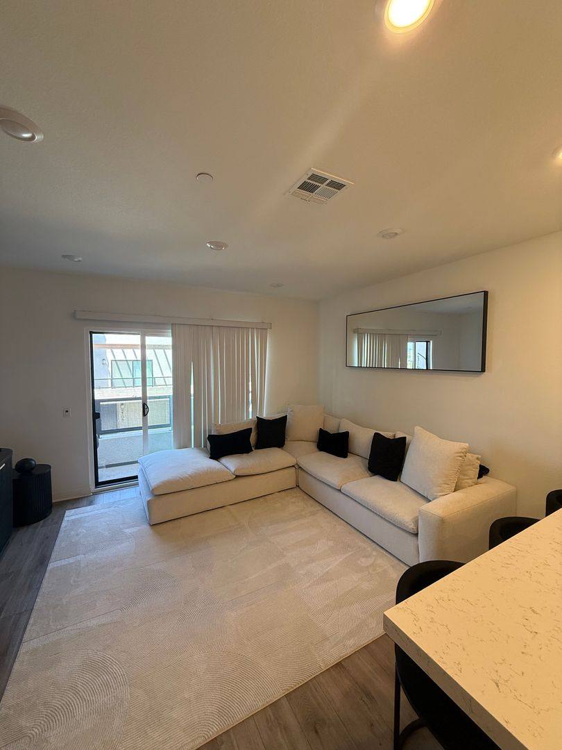 Townhouse for rent at 2105 Senita Dr, San Diego, CA 92154