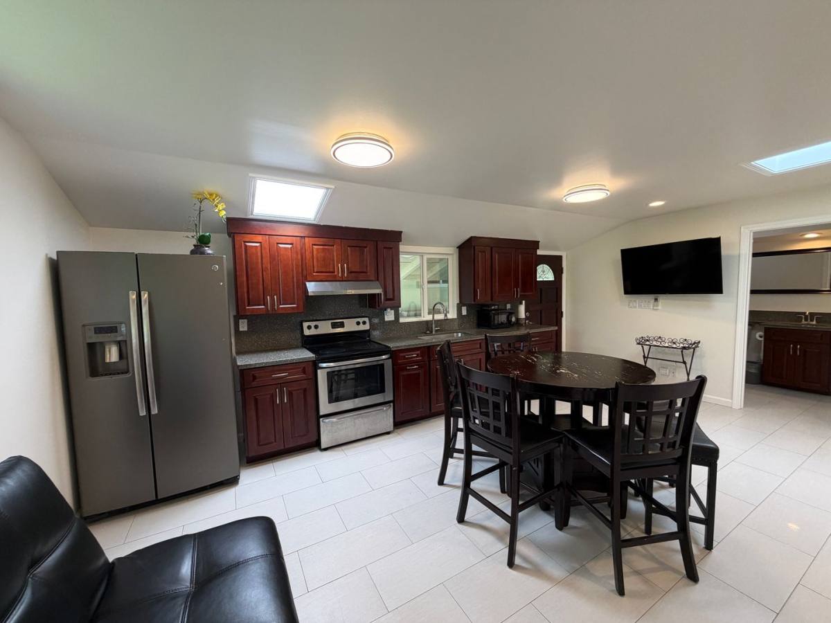 Apartment for rent at 3346 Kanaina Ave, Honolulu, HI 96815