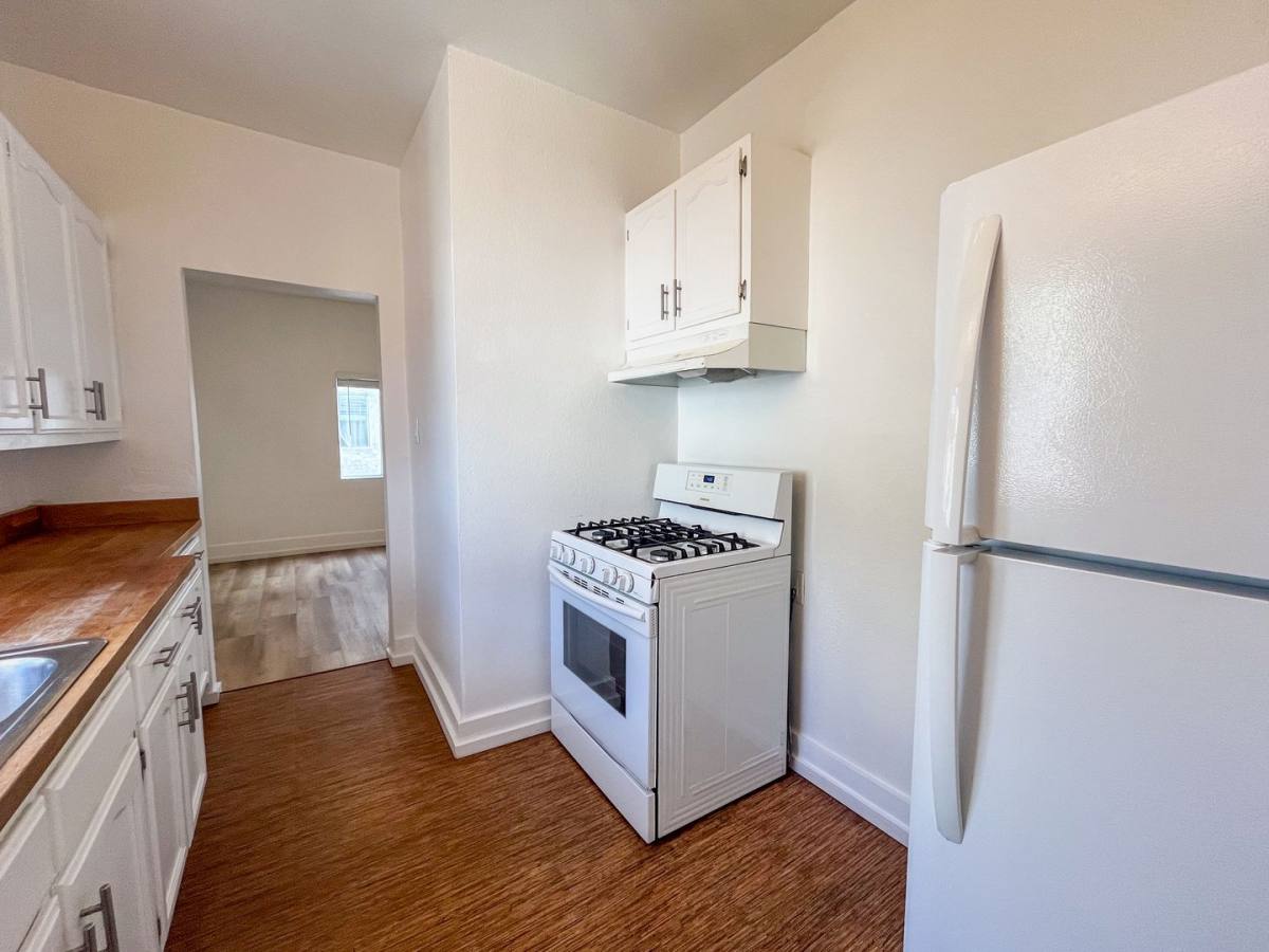 Apartment for rent at 3956-3960 W 27th St, Los Angeles, CA 90018