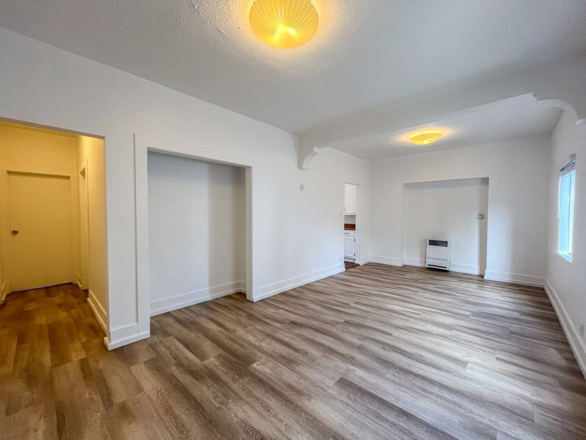 Apartment for rent at 3956-3960 W 27th St, Los Angeles, CA 90018