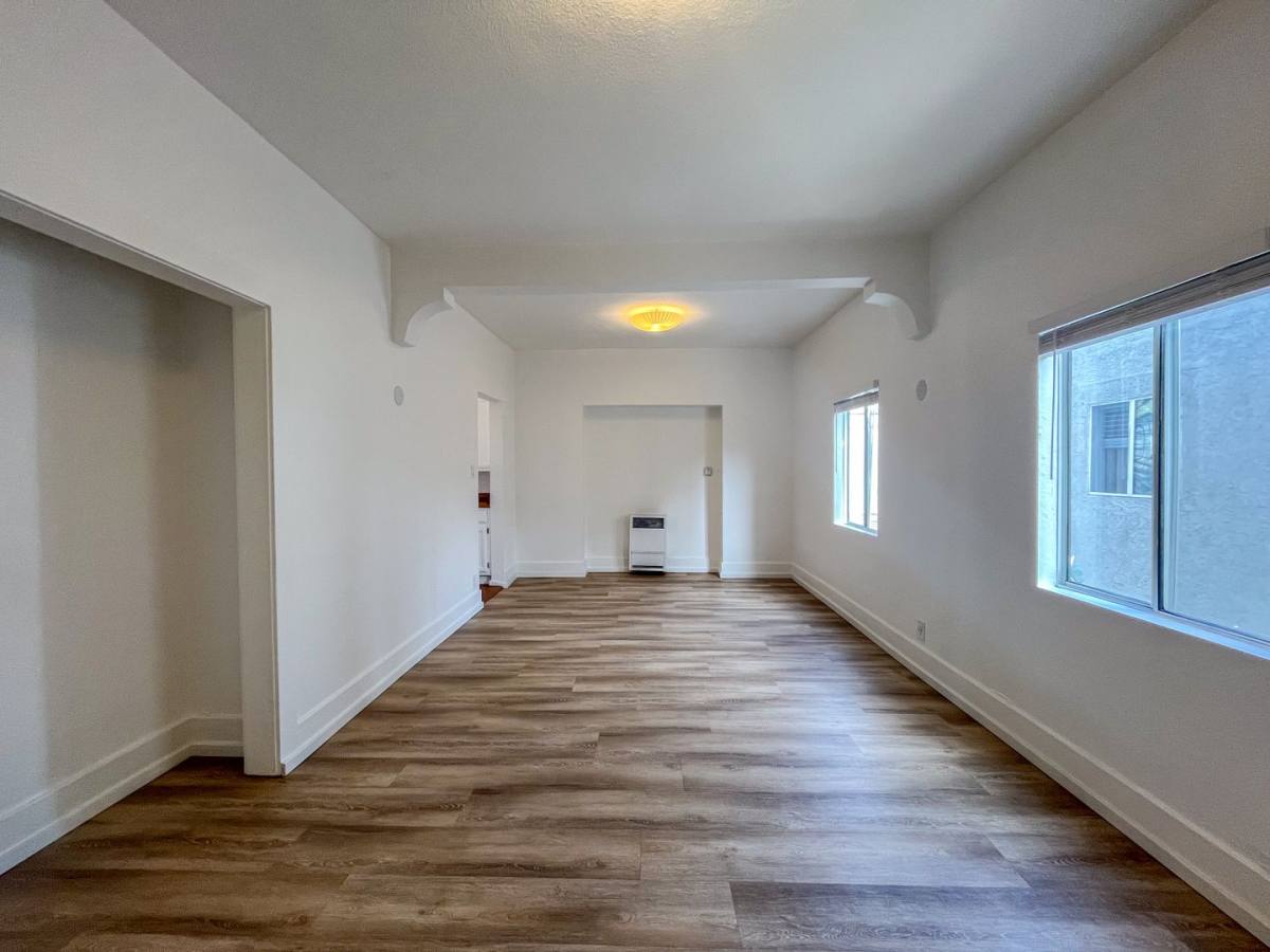 Apartment for rent at 3956-3960 W 27th St, Los Angeles, CA 90018