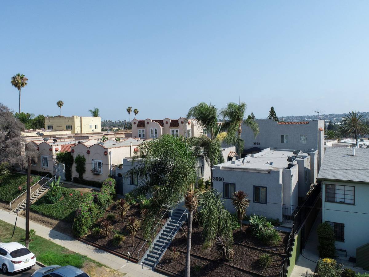 Apartment for rent at 3956-3960 W 27th St, Los Angeles, CA 90018