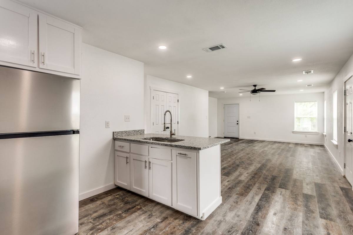 Apartment for rent at 3301 - 3303 8th Ave, Fort Worth, TX 76110