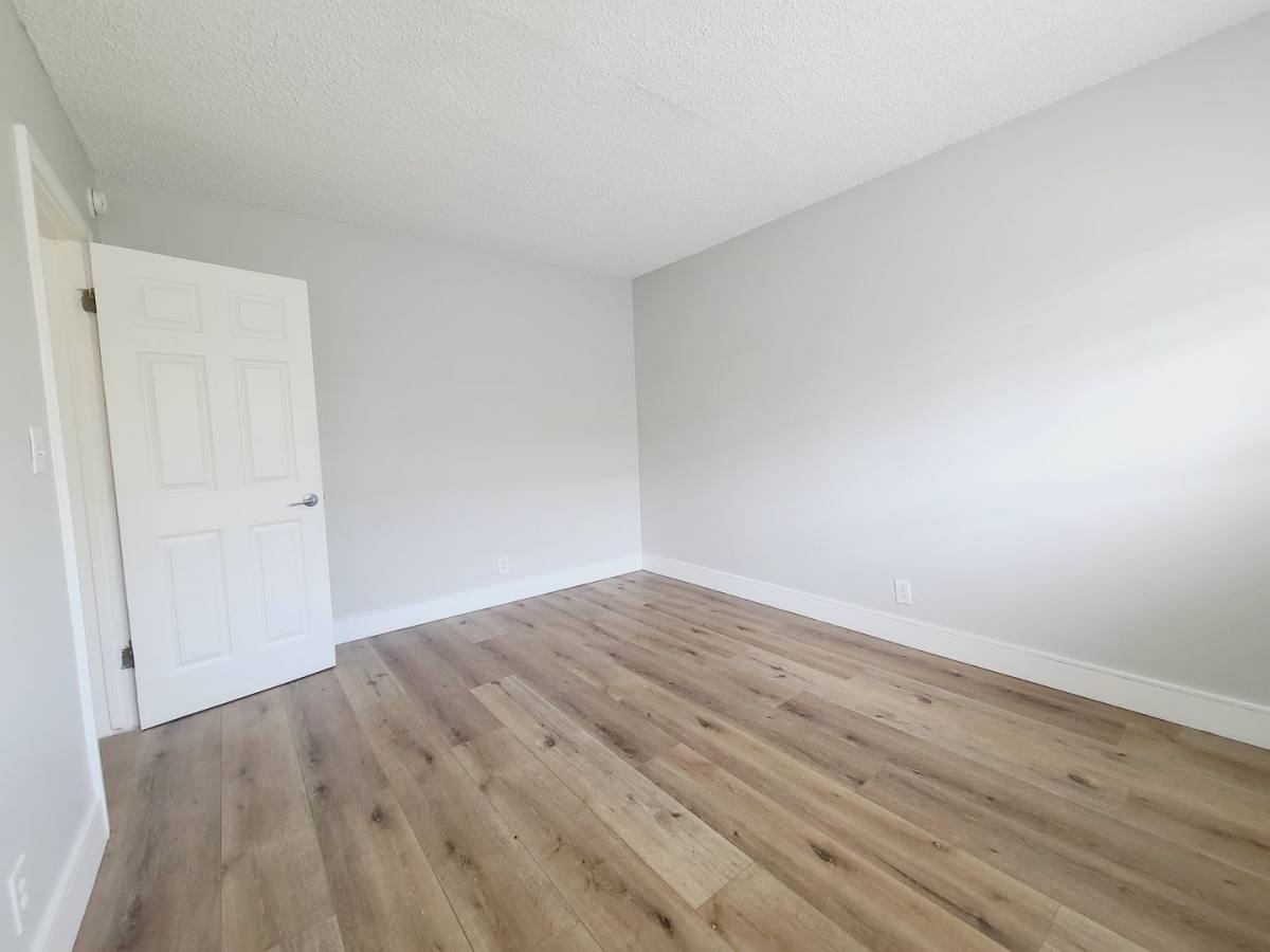 Apartment for rent at 13425 Vanowen St, Van Nuys, CA 91405