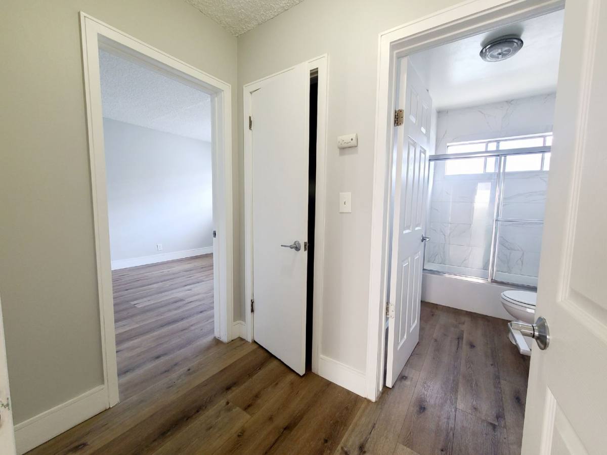Apartment for rent at 13425 Vanowen St, Van Nuys, CA 91405