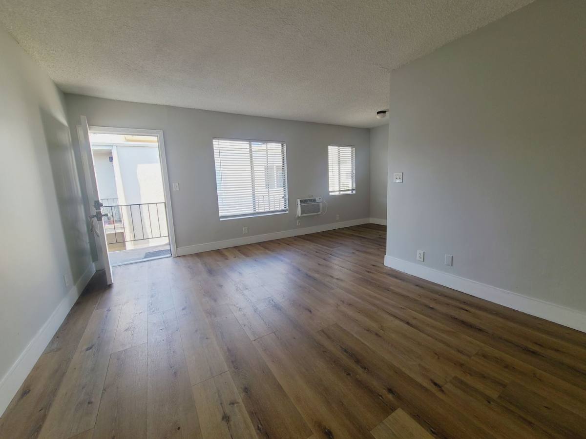 Apartment for rent at 13425 Vanowen St, Van Nuys, CA 91405