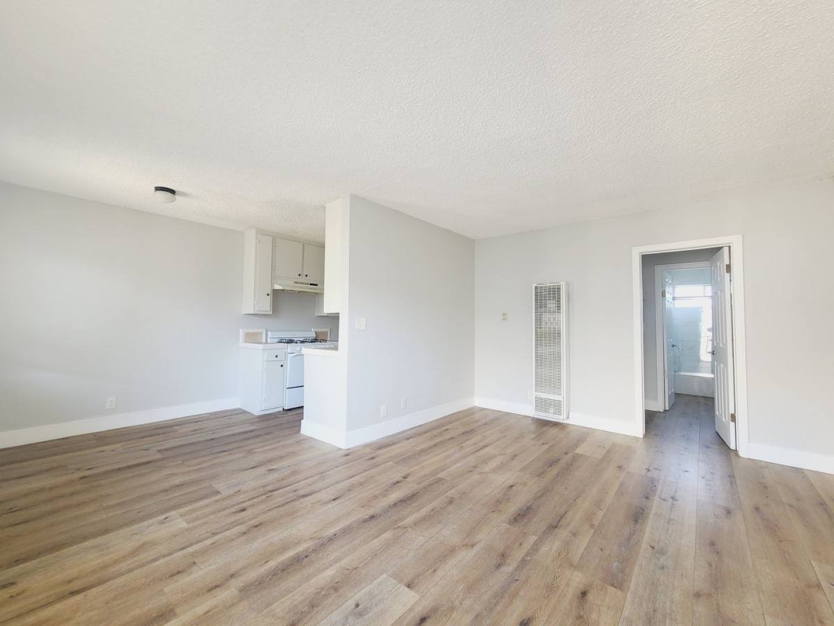 Apartment for rent at 13425 Vanowen St, Van Nuys, CA 91405