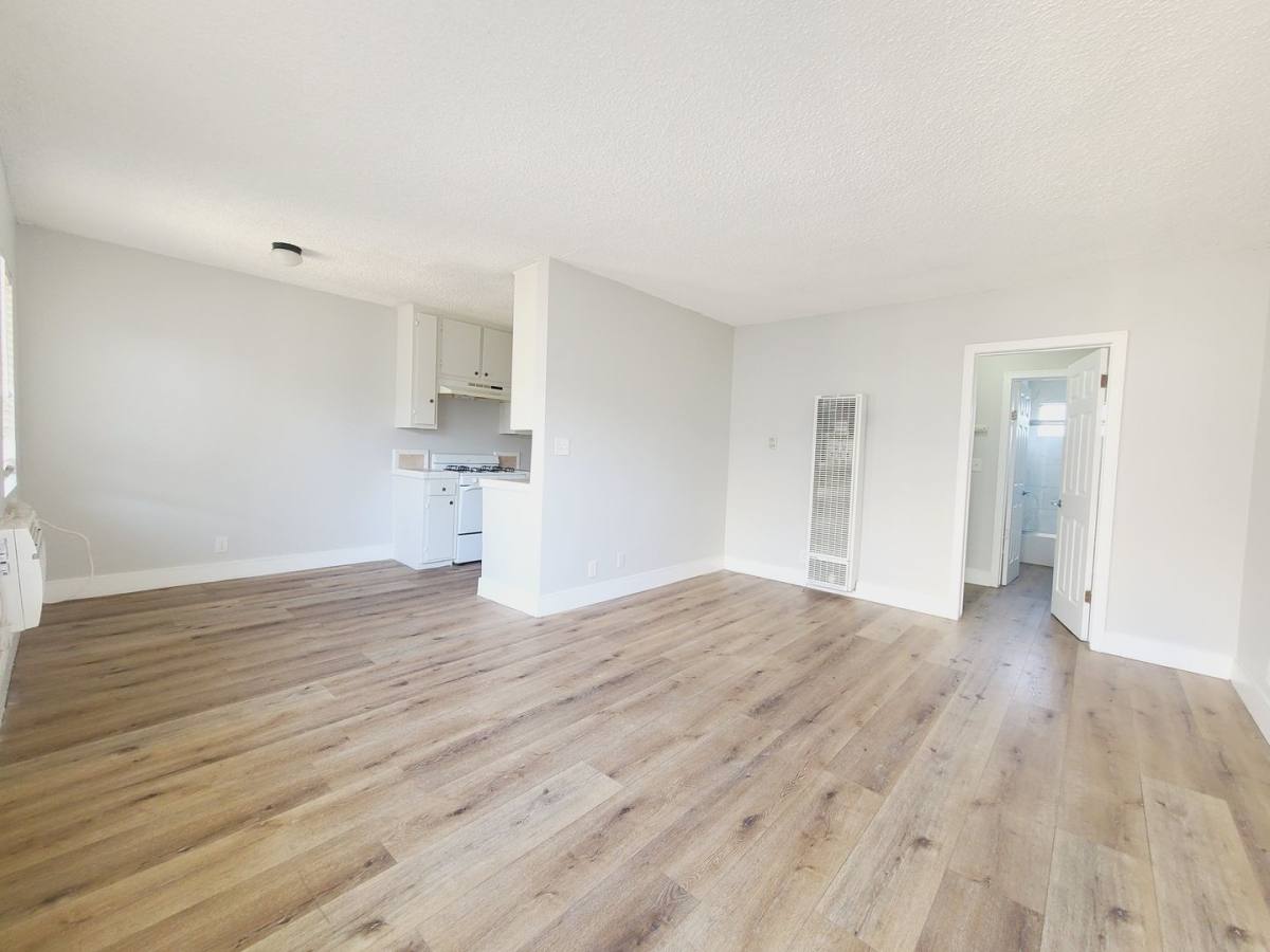 Apartment for rent at 13425 Vanowen St, Van Nuys, CA 91405