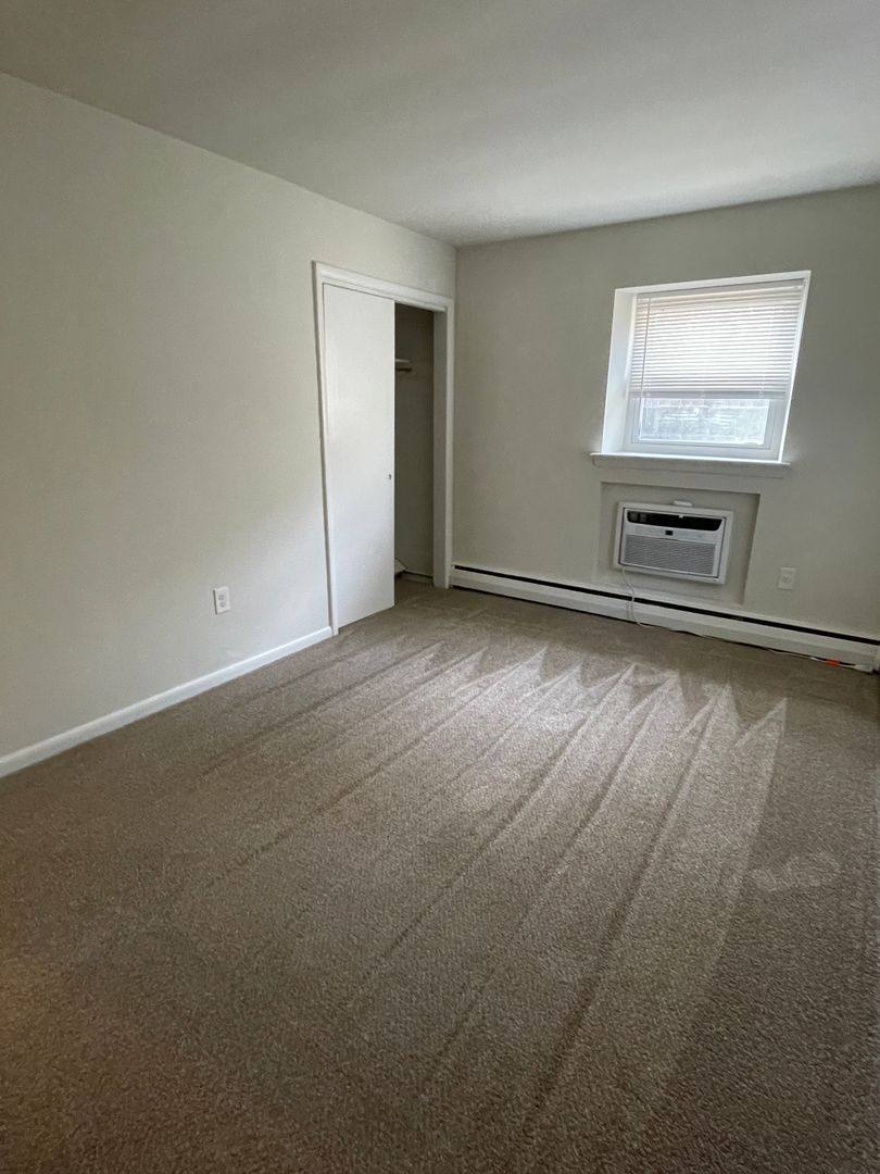 Apartment for rent at 615 Paxson Ave, Wyncote, PA 19095