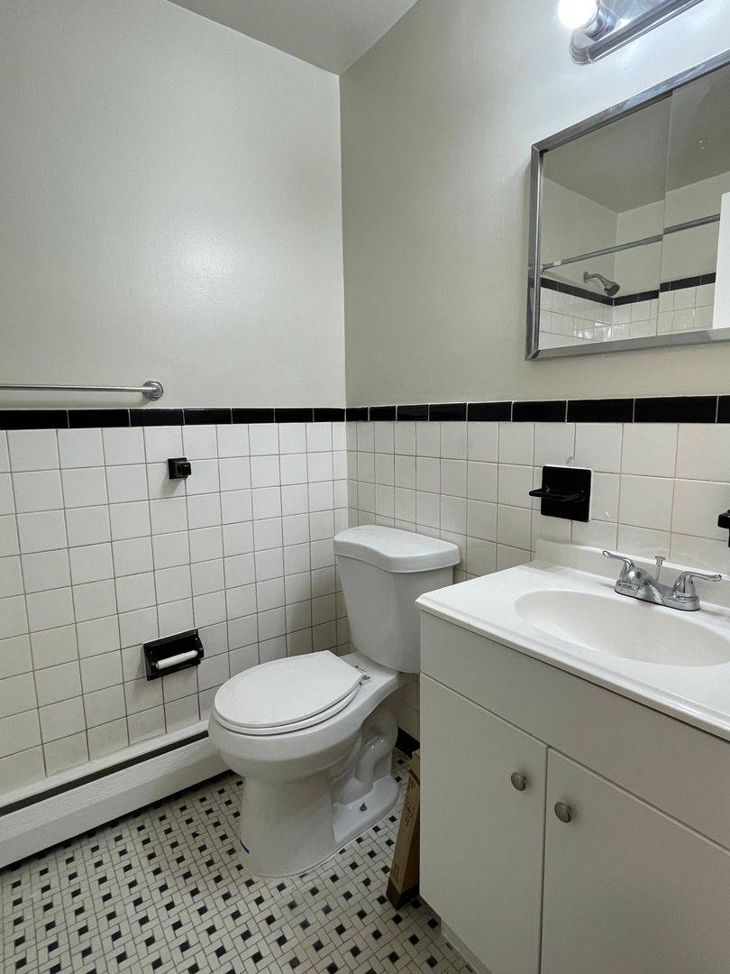 Apartment for rent at 615 Paxson Ave, Wyncote, PA 19095