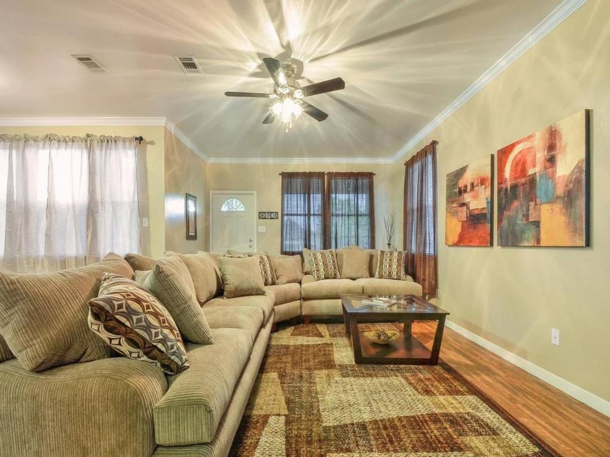 House for rent at 607 W 35th St, Austin, TX 78705