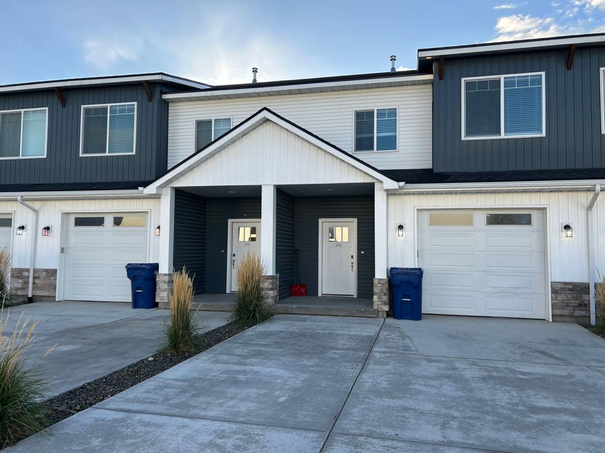Townhouse for rent at 358 S 3rd W, Sugar City, ID 83448
