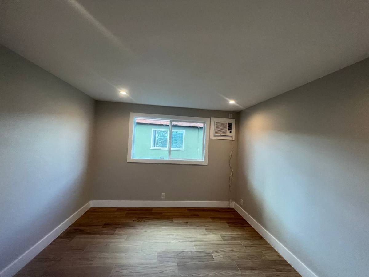Apartment for rent at 14921 Vanowen St, Van Nuys, CA 91405