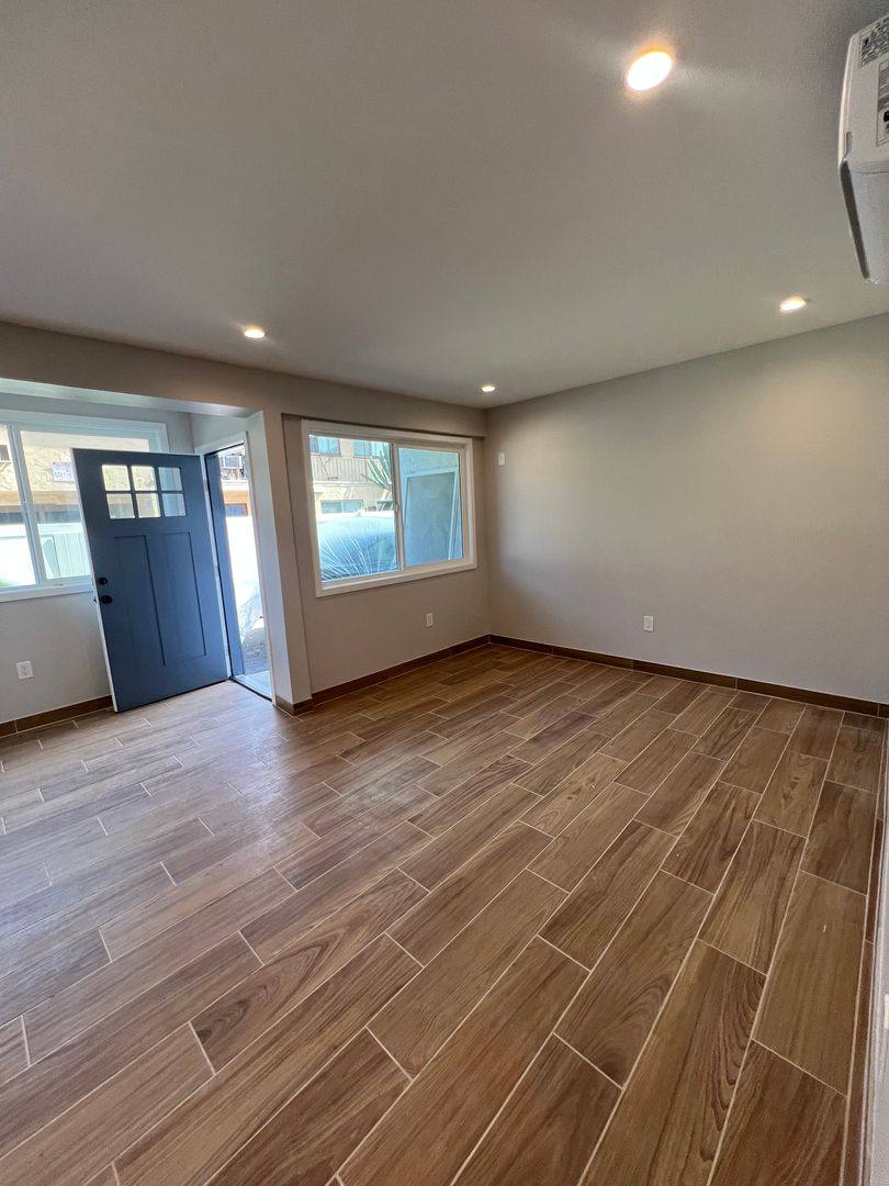 Apartment for rent at 14921 Vanowen St, Van Nuys, CA 91405