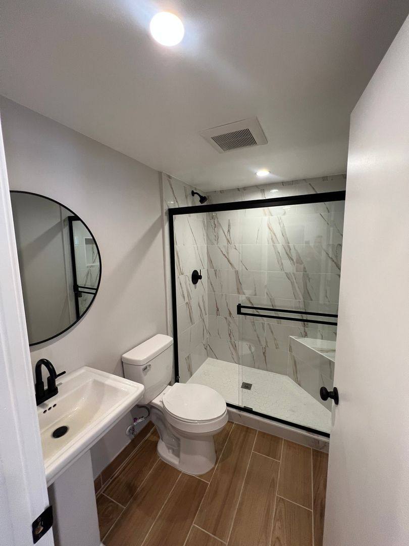 Apartment for rent at 14921 Vanowen St, Van Nuys, CA 91405