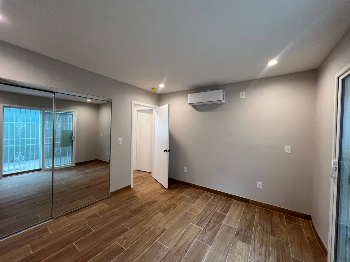 Apartment for rent at 14921 Vanowen St, Van Nuys, CA 91405
