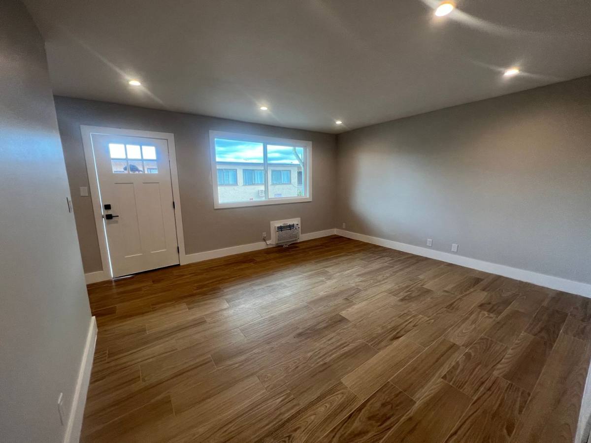 Apartment for rent at 14921 Vanowen St, Van Nuys, CA 91405