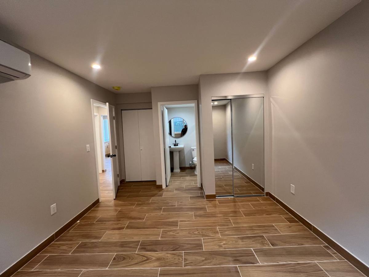 Apartment for rent at 14921 Vanowen St, Van Nuys, CA 91405