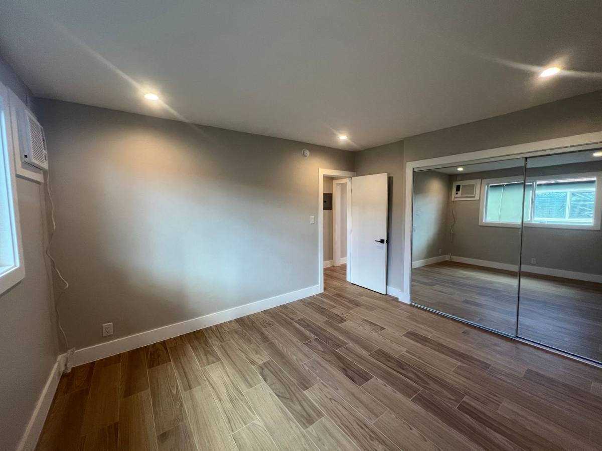 Apartment for rent at 14921 Vanowen St, Van Nuys, CA 91405