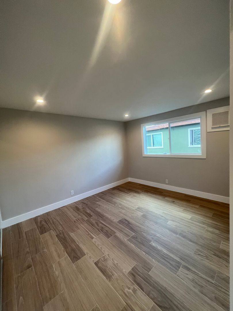 Apartment for rent at 14921 Vanowen St, Van Nuys, CA 91405