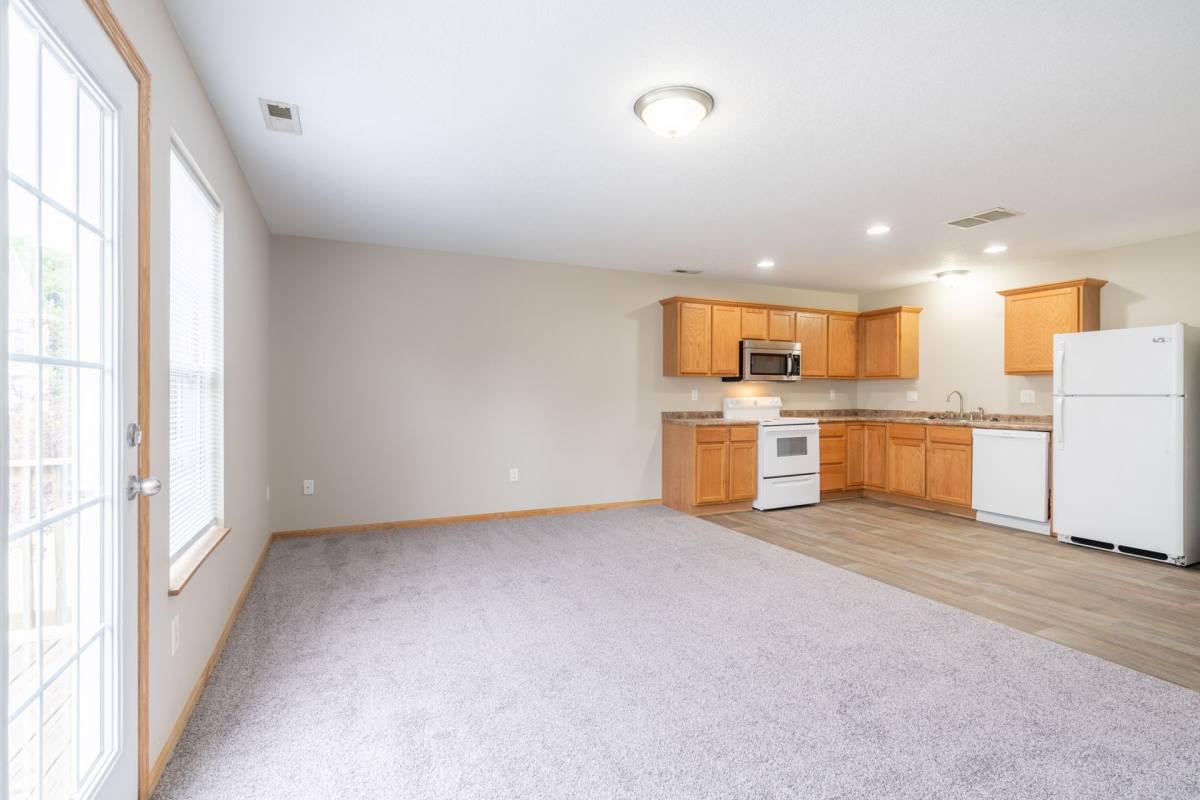 Townhouse for rent at 6335 Gold Leaf Lane, Pleasant Hill, IA 50327