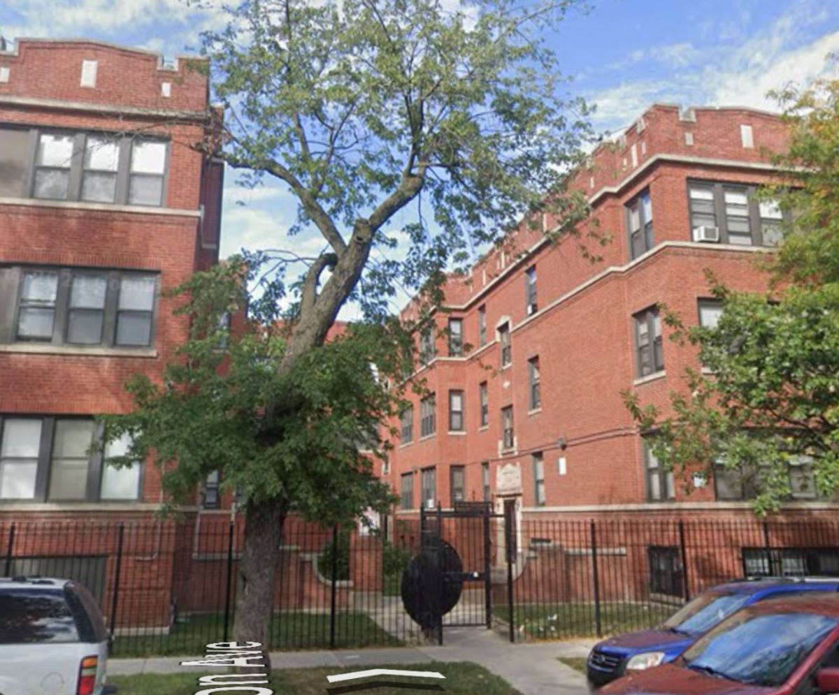 Apartment for rent at 7024 S Paxton Ave, Chicago, IL 60649