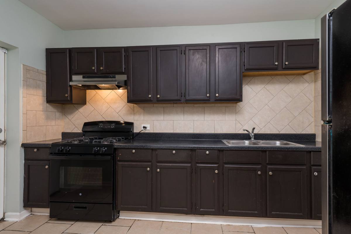 Apartment for rent at 7024 S Paxton Ave, Chicago, IL 60649