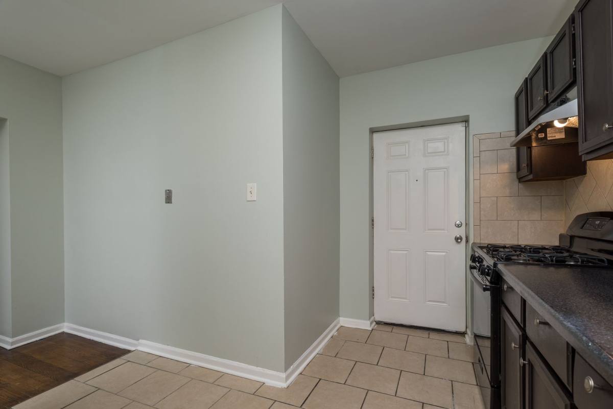 Apartment for rent at 7024 S Paxton Ave, Chicago, IL 60649