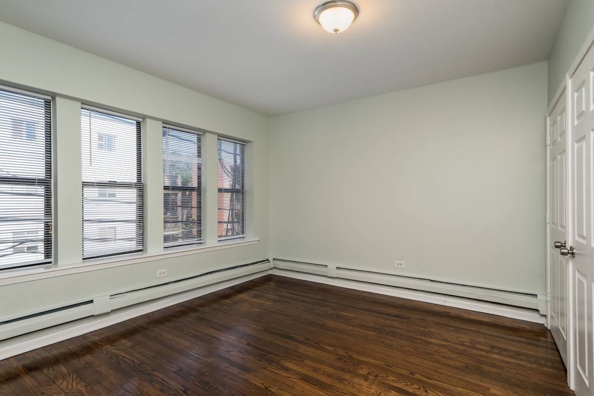 Apartment for rent at 7024 S Paxton Ave, Chicago, IL 60649