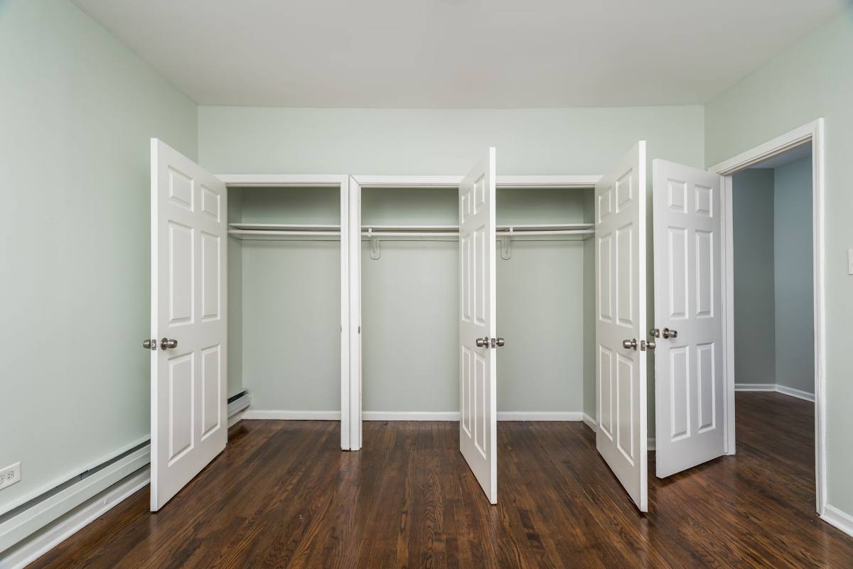 Apartment for rent at 7024 S Paxton Ave, Chicago, IL 60649