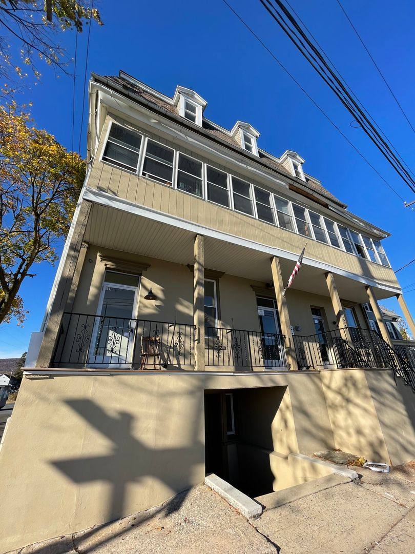 Apartment for rent at 103 E Main St, Walnutport, PA 18088