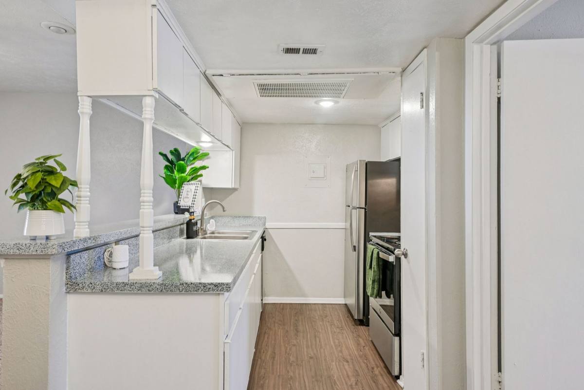 Apartment for rent at 1605 S Cooper St, Arlington, TX 76010