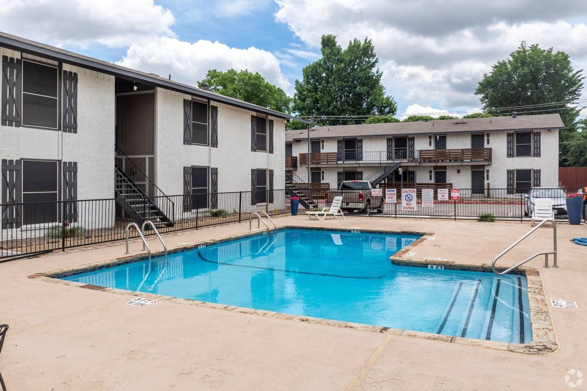 Apartment for rent at 1605 S Cooper St, Arlington, TX 76010