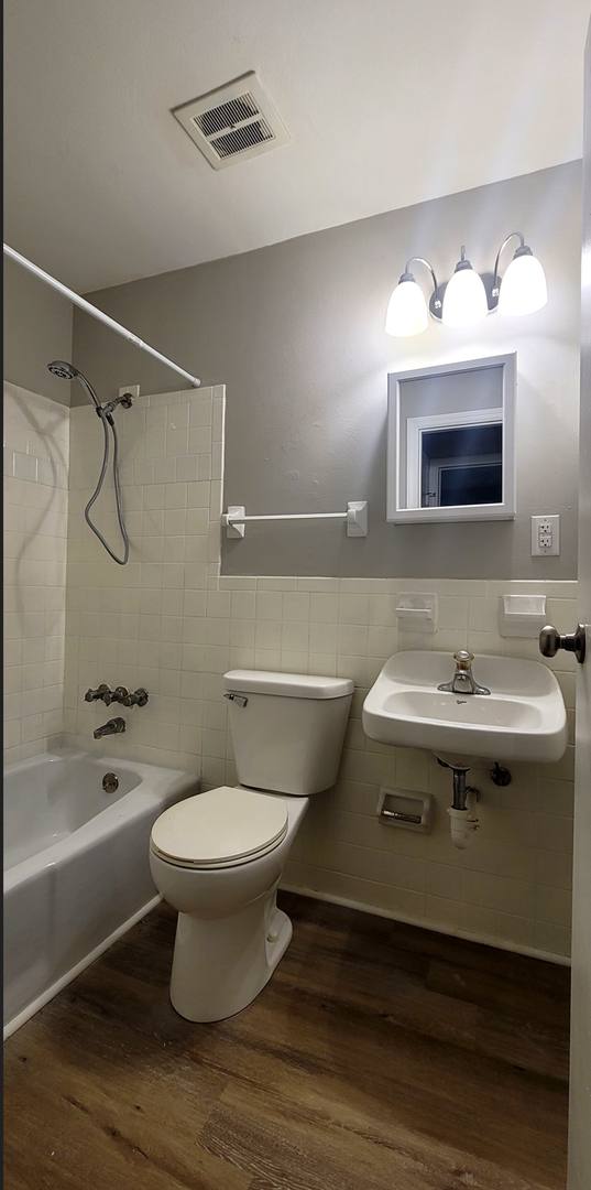 Apartment for rent at 3030-3032 Creekview Circle, Dayton, OH 45414