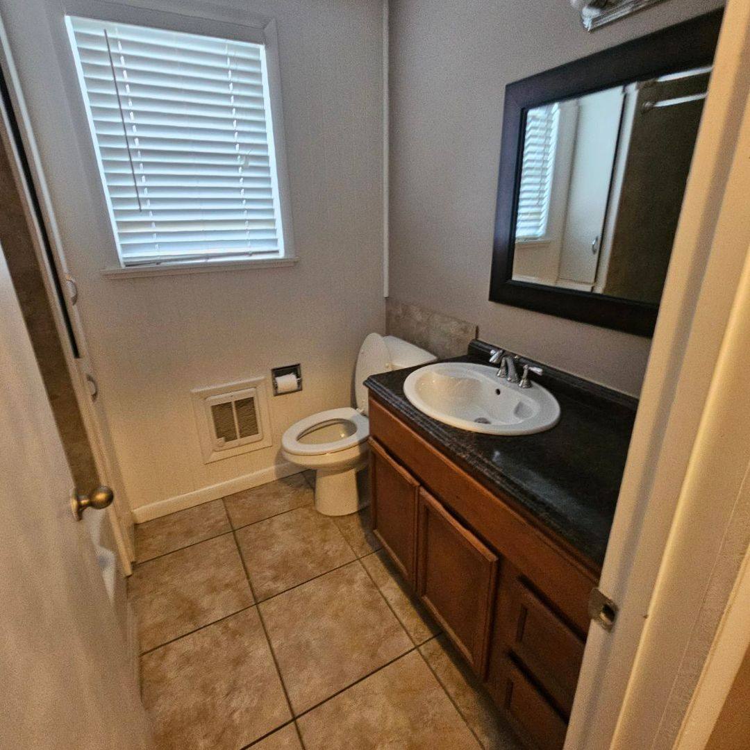 Apartment for rent at 1232 N Main St, Hampstead, MD 21074