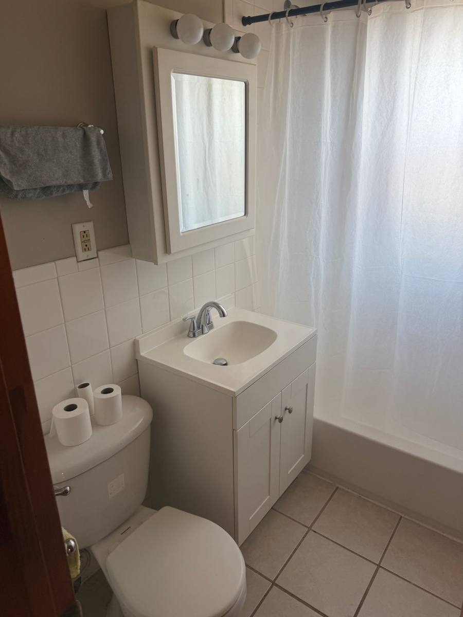 Apartment for rent at 7952 S Ashland Ave, Chicago, IL 60620