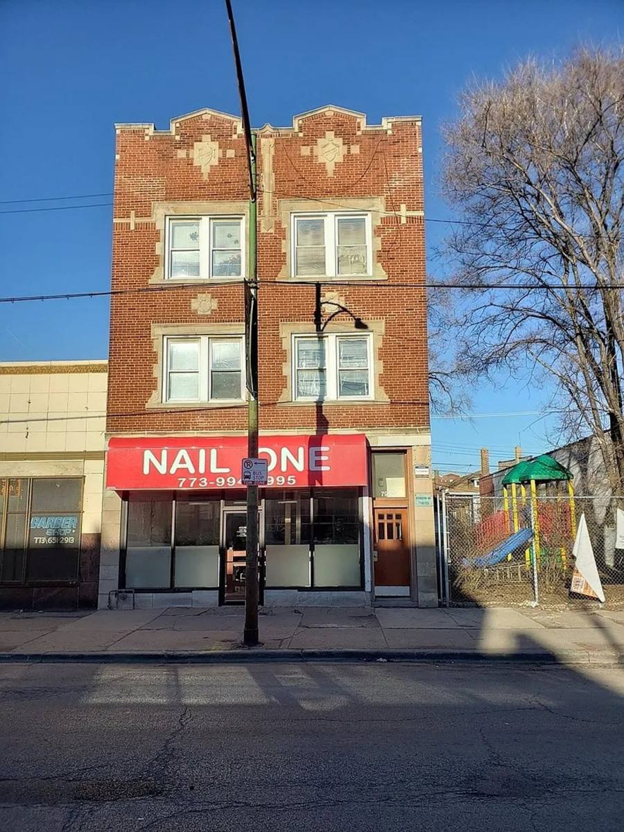 Apartment for rent at 7952 S Ashland Ave, Chicago, IL 60620