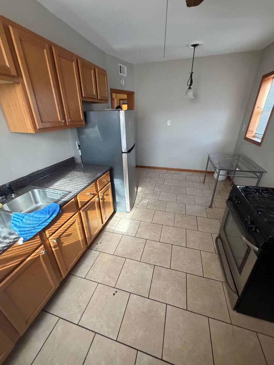 Apartment for rent at 7952 S Ashland Ave, Chicago, IL 60620