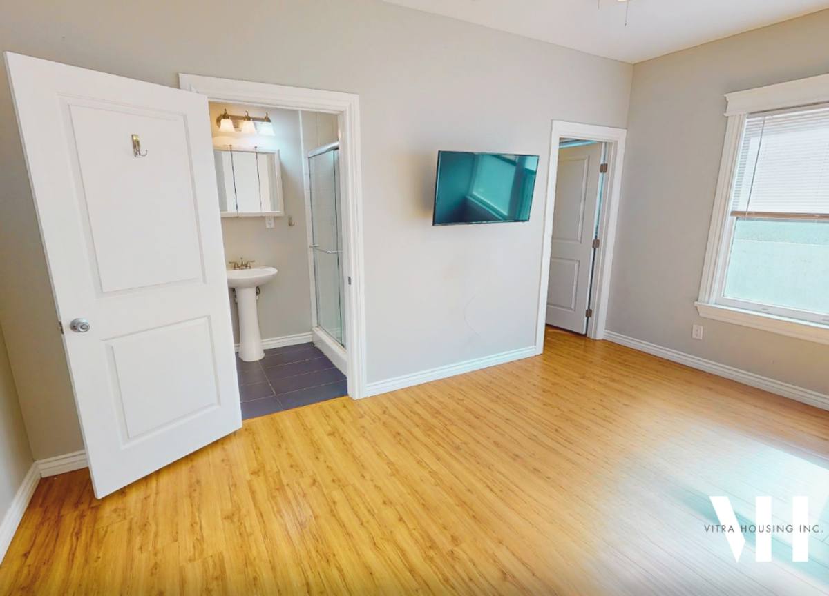 Apartment for rent at 2350 Portland St, Los Angeles, CA 90007