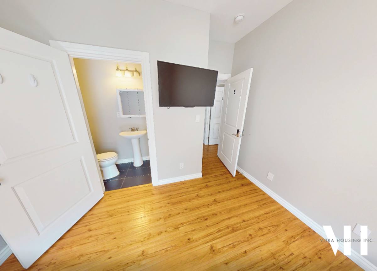 Apartment for rent at 2350 Portland St, Los Angeles, CA 90007