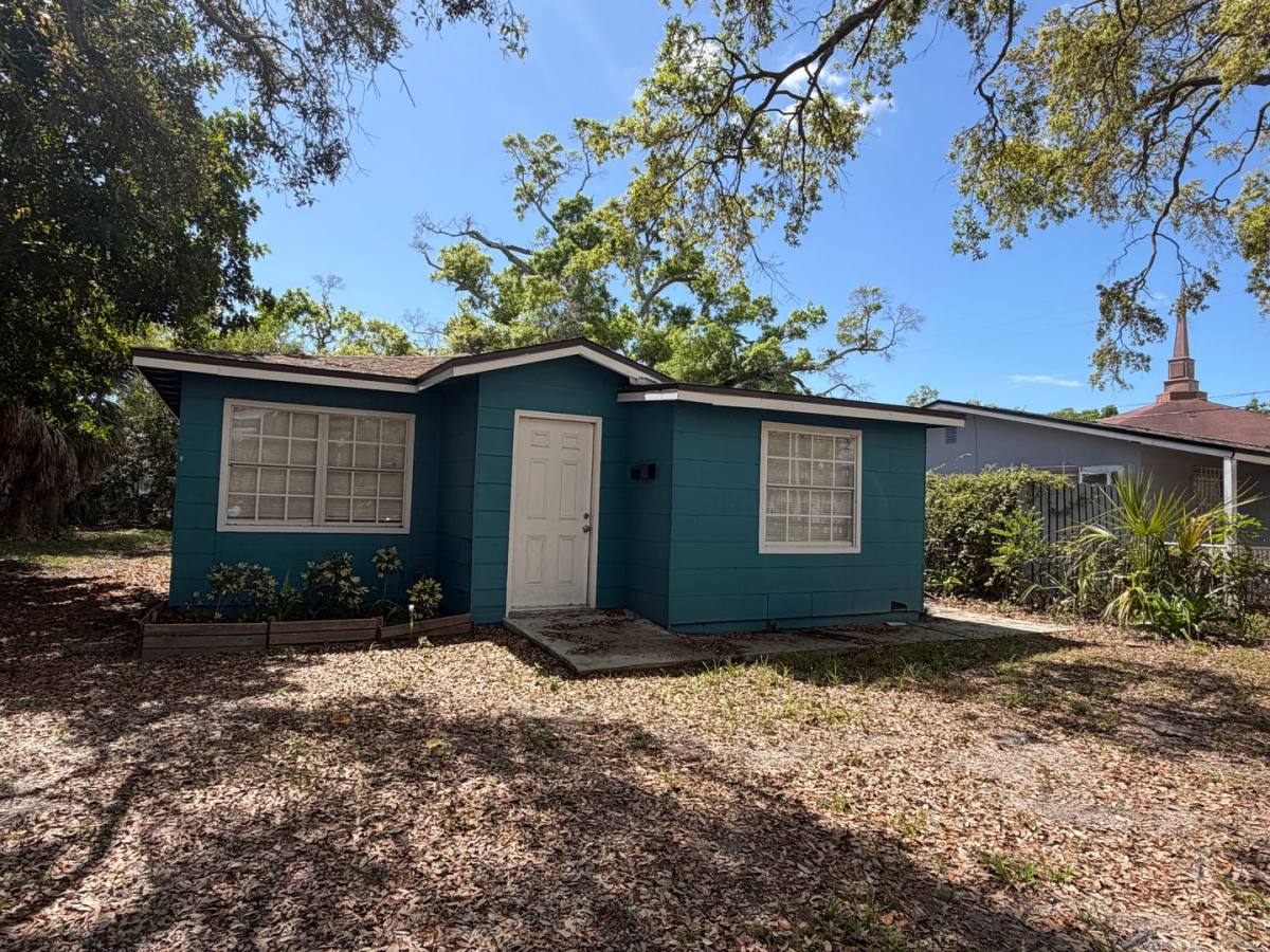 House for rent at 2410 18th Ave S, Saint Petersburg, FL 33712