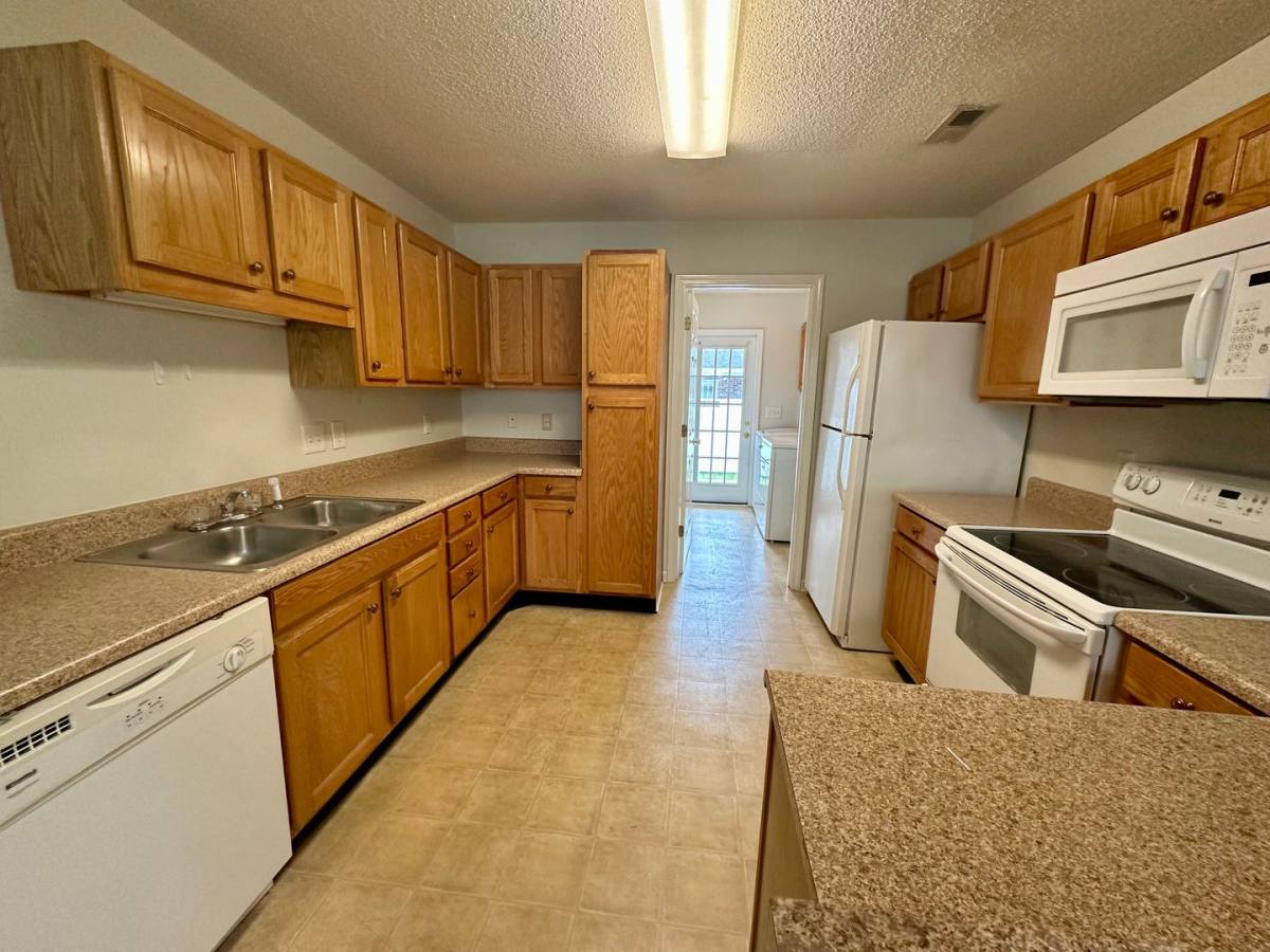 Townhouse for rent at 2290 Dartmouth Dr, Sumter, SC 29153