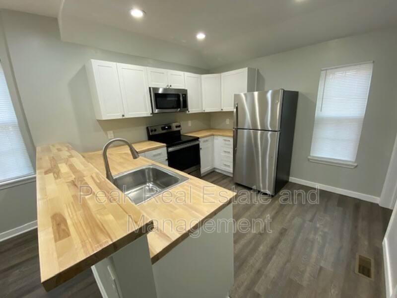House for rent at 1011 Logan St SE, Grand Rapids, MI 49506