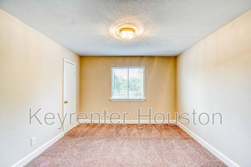 House for rent at 9410 Stoneridge Canyon Lane, Houston, TX 77089