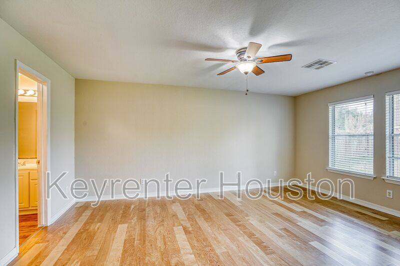 House for rent at 9410 Stoneridge Canyon Lane, Houston, TX 77089