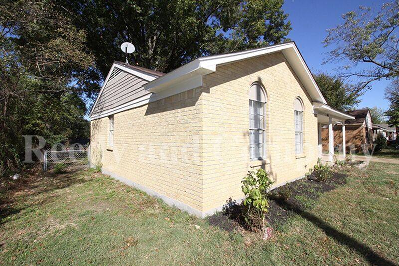 House for rent at 3230 Sweet Springs Dr, Memphis, TN 38128