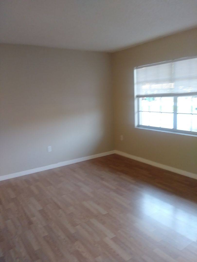 Apartment for rent at 300 N Dewey St #4, Eustis, FL 32726